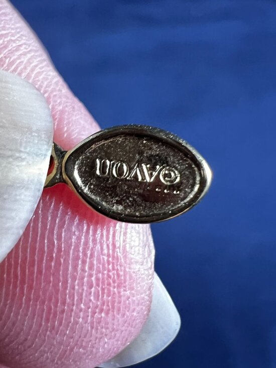 Avon Gold-Tone Link Necklace With Textured Round Accents & Lobster Clasp - Picture 4 of 4